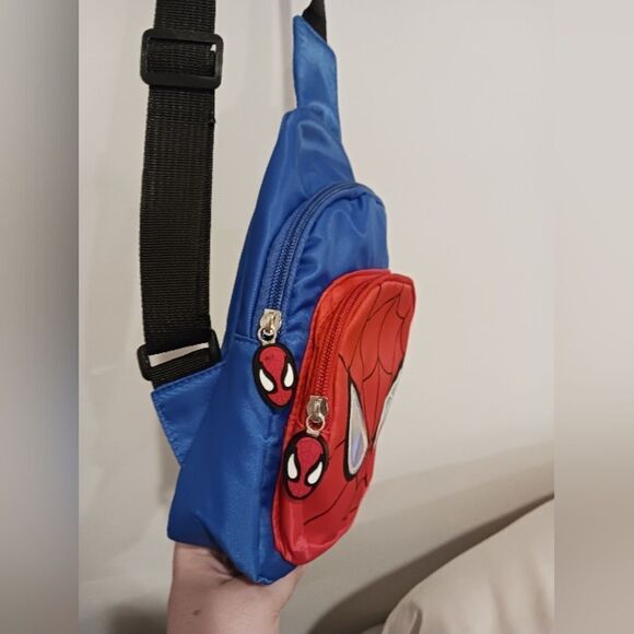 Marvel SpiderMan Mini Sling Bookbag/Backpack - Picture 4 of 6